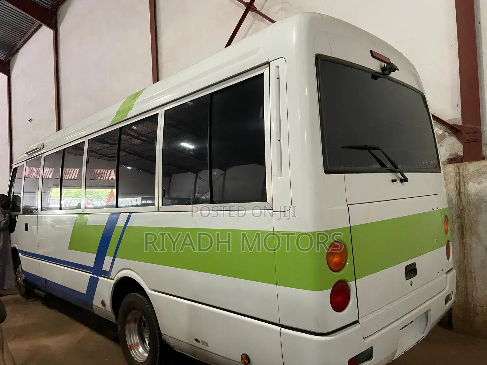 Mitsubishi Fuso Rosa 2009 White