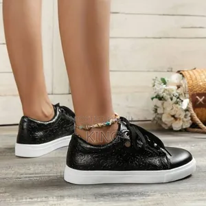 Nike Black and White Sneakers for Ladies