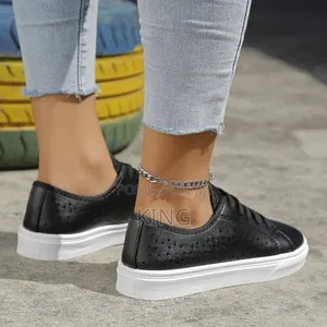 Tender Black and White Sneakers