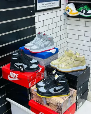 Nike Air Force 1 Mid 07. Authentic