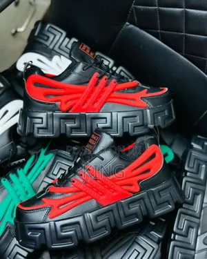 Gloiath Black Icon Sneakers