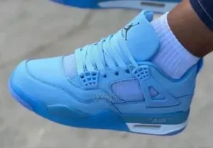 Air Jordan 4 Retro Sky-Blue Design Sneakers
