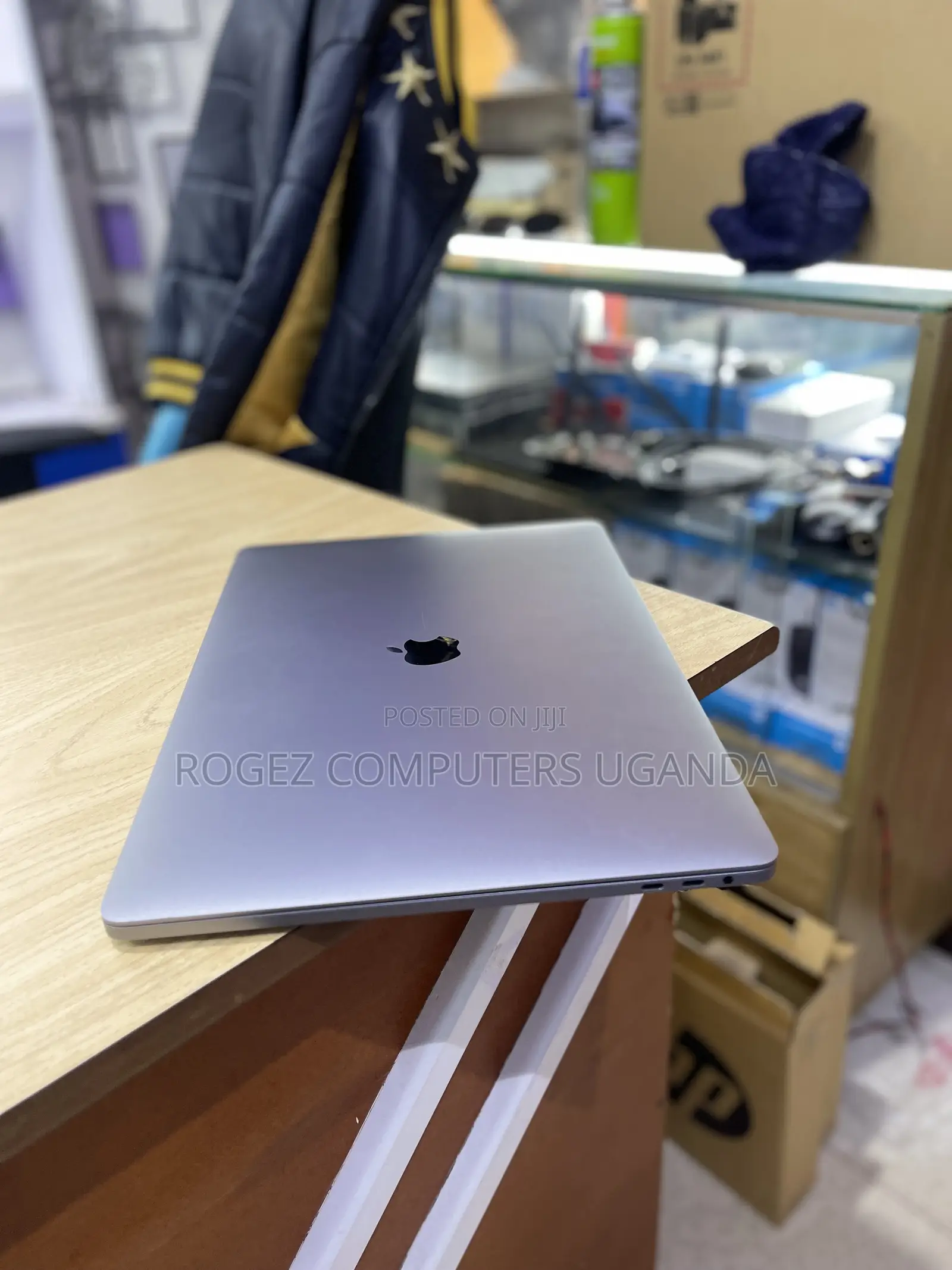 New Laptop Apple MacBook Pro 2019 32GB Intel Core I9 SSD 1T