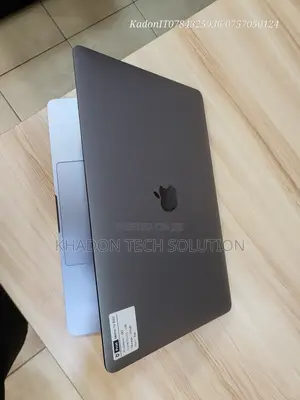 Laptop Apple MacBook Pro 2022 M2 8GB Apple M2 SSD 256GB