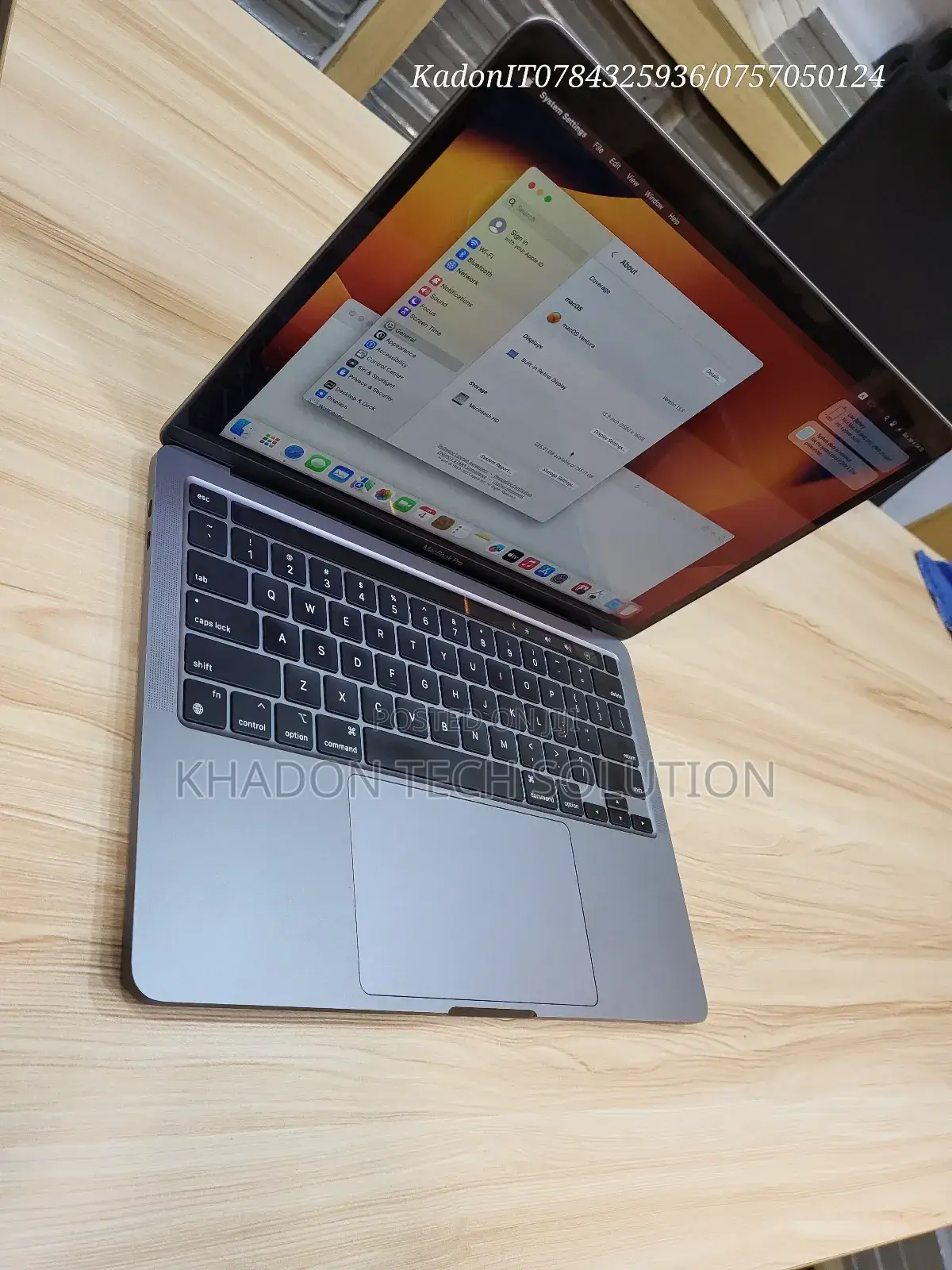 Laptop Apple MacBook Pro 2022 M2 8GB Apple M2 SSD 256GB