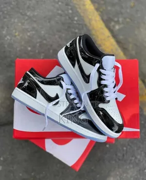 Air Jordan 1 Low SE Concord