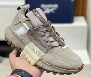Reebok Zig Kinetica Edge
Army Green/ Black/ Utility Yellow