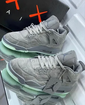 Air Jordan 4 Retro Cool Grey X Kaws