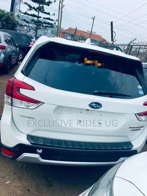 Subaru Forester Premium AWD 2020 White