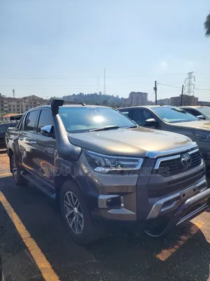 Toyota Hilux 2021 Green