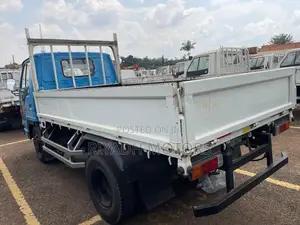 Isuzu Elf Mini Truck