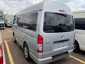 Toyota HiAce 2016 Silver