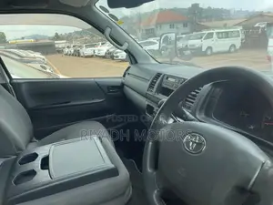 Toyota HiAce 2016 Silver