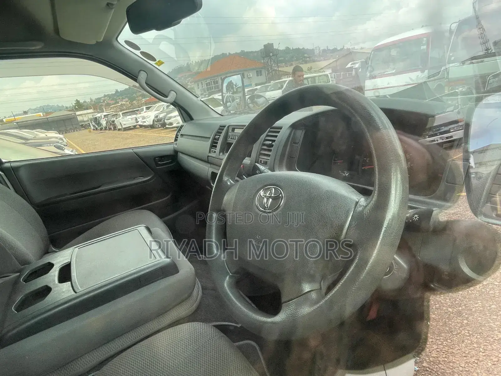 Toyota HiAce 2016 Silver