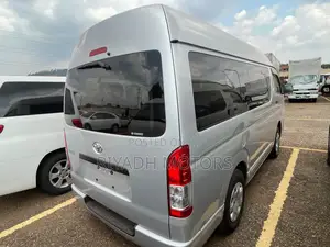 Toyota HiAce 2016 Silver