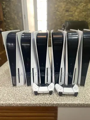 Ps5 Standard Console With One Controller and a Game on It? 