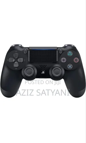 Sony Playstation 4 (PS4) With 3cds and 2 Controller