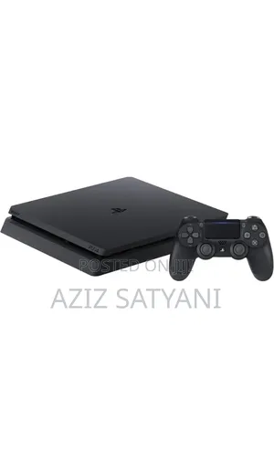 Sony Playstation 4 (PS4) With 3cds and 2 Controller