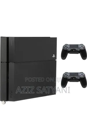 Sony Playstation 4 (PS4) With 3cds and 2 Controller