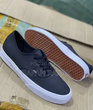 Original Unisex Black/White Leather Vans Off the Wall