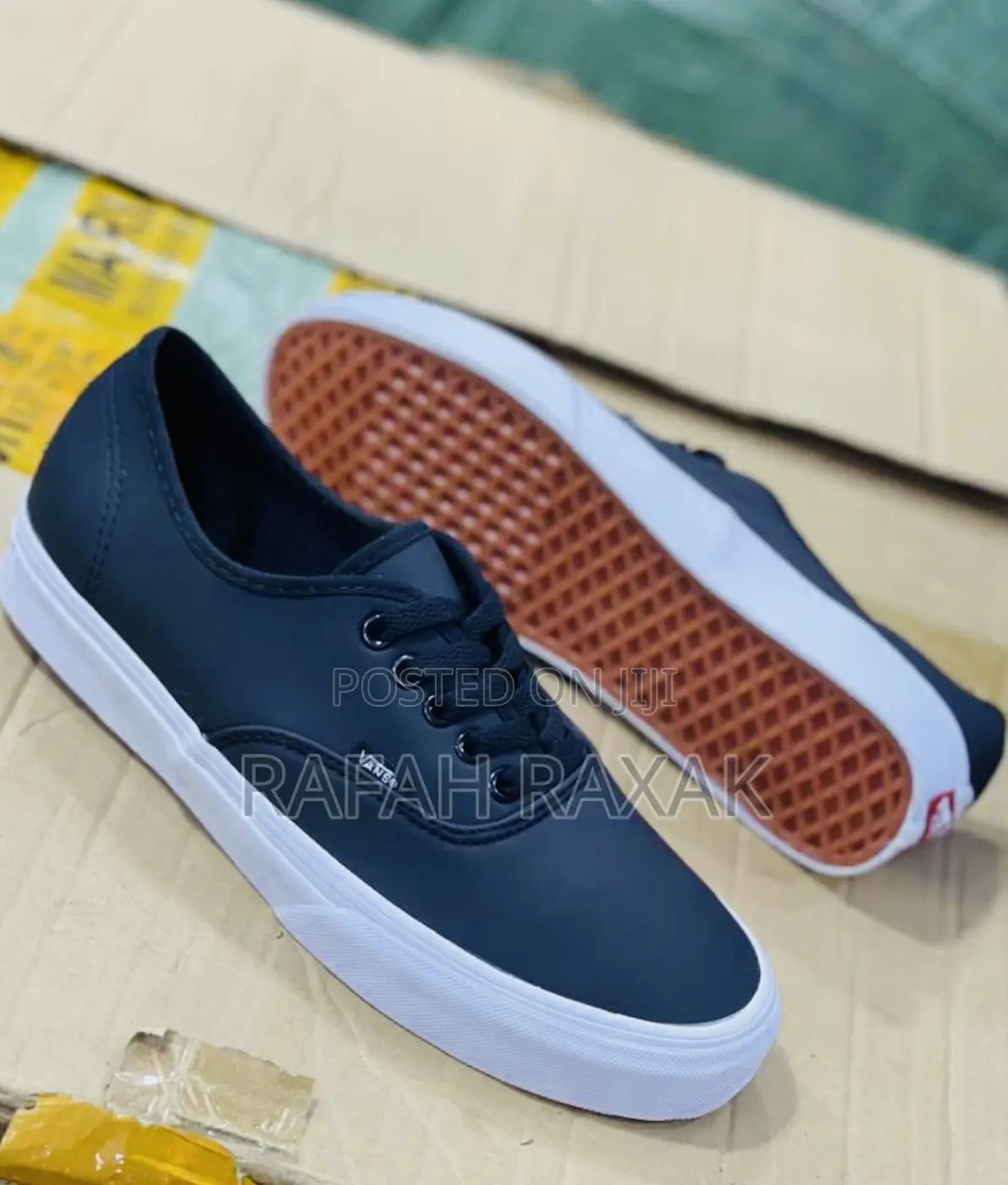 Original Unisex Black/White Leather Vans Off the Wall