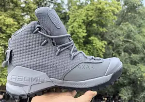 Original Under Armour Outdoor High Top Hiking Sneakers