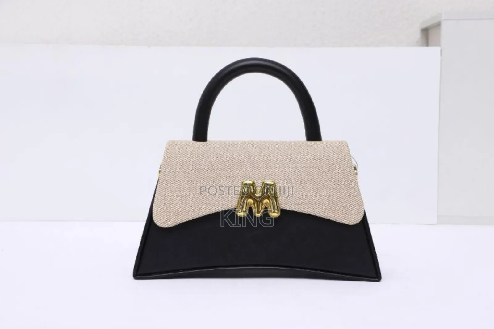 Classy Ladies Handbag. Neat Black