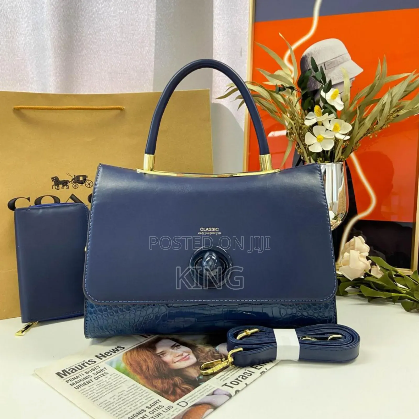 Vintage Style Effect Handbag. Navyblue