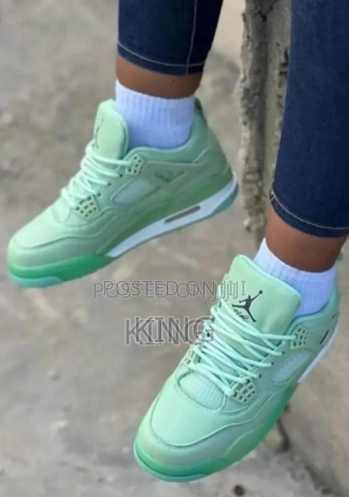 Ladies Sneakers. Air Jordan 4