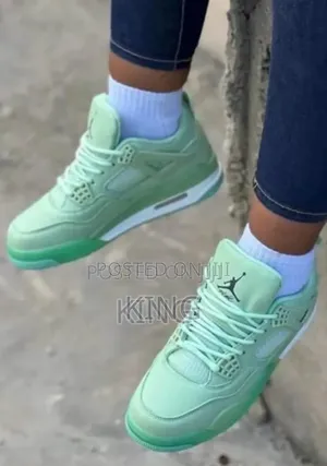 Ladies Sneakers. Air Jordan 4