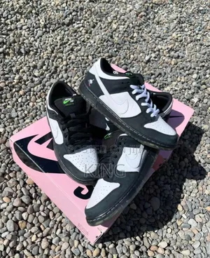 Nike SB Dunk Low Panda Pigeon'
