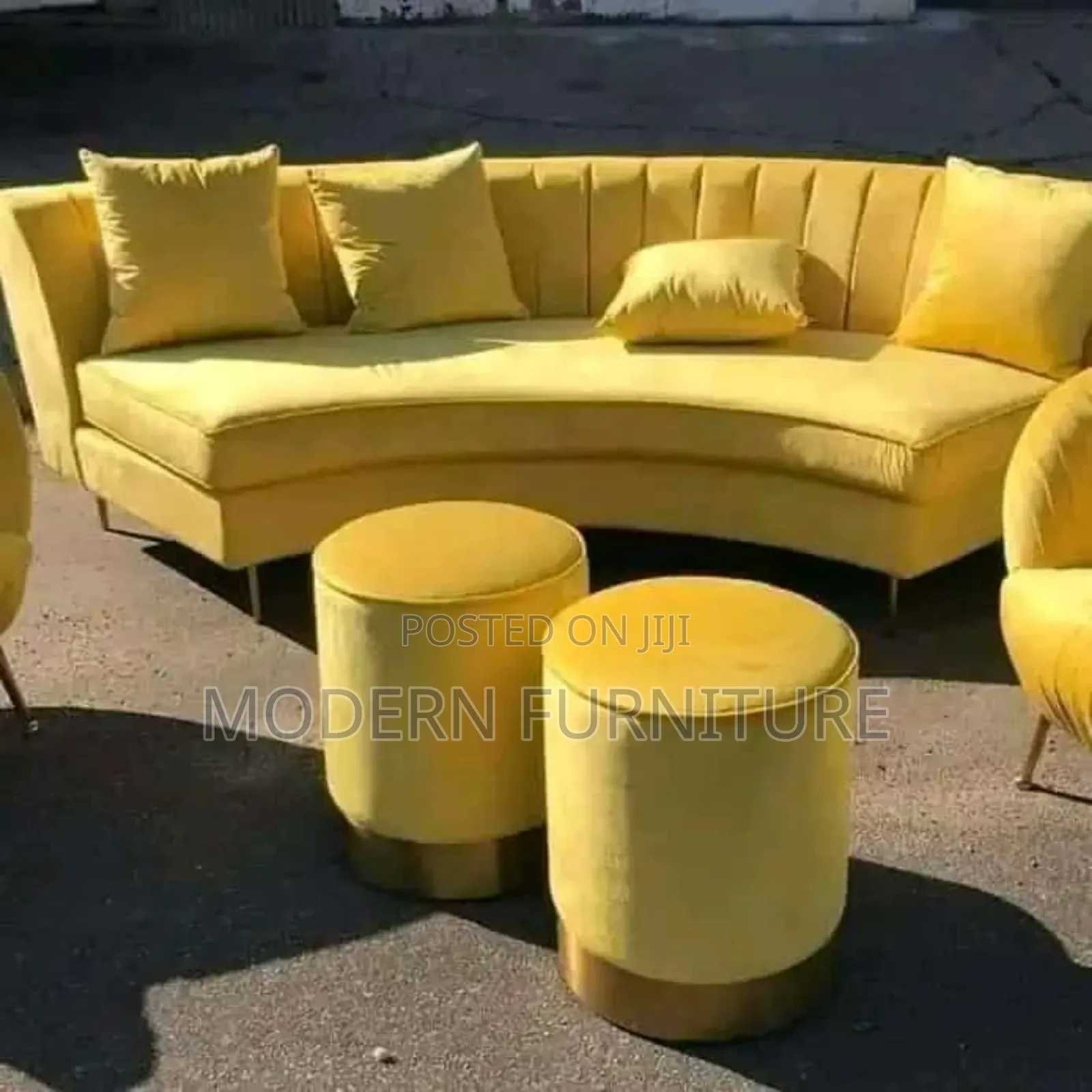 Round Sofa of 3 Seaters