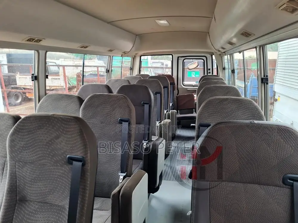 Mitsubishi Fuso Rosa 2011 Red