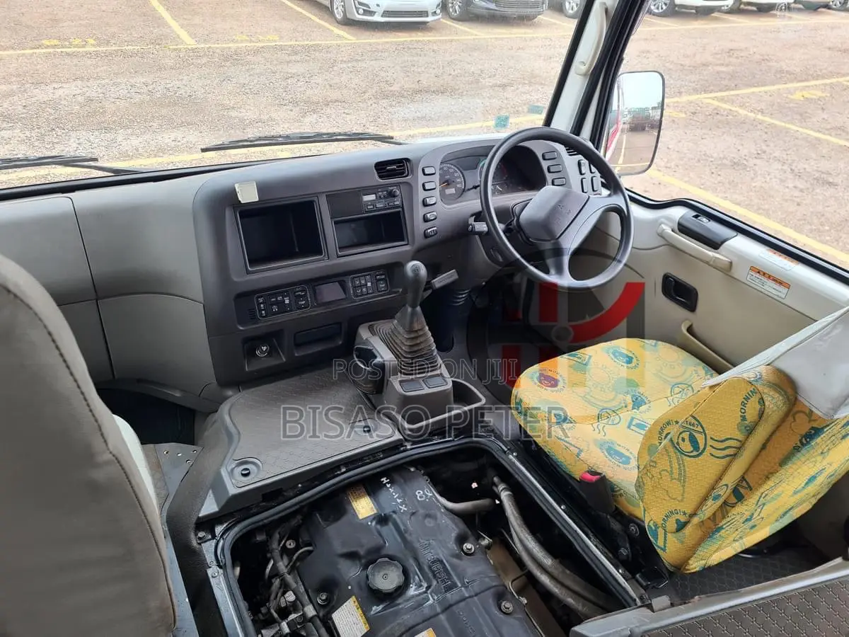 Mitsubishi Fuso Rosa 2011 Red