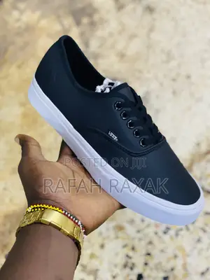 Original Unisex Black/White Leather Vans Off the Wall