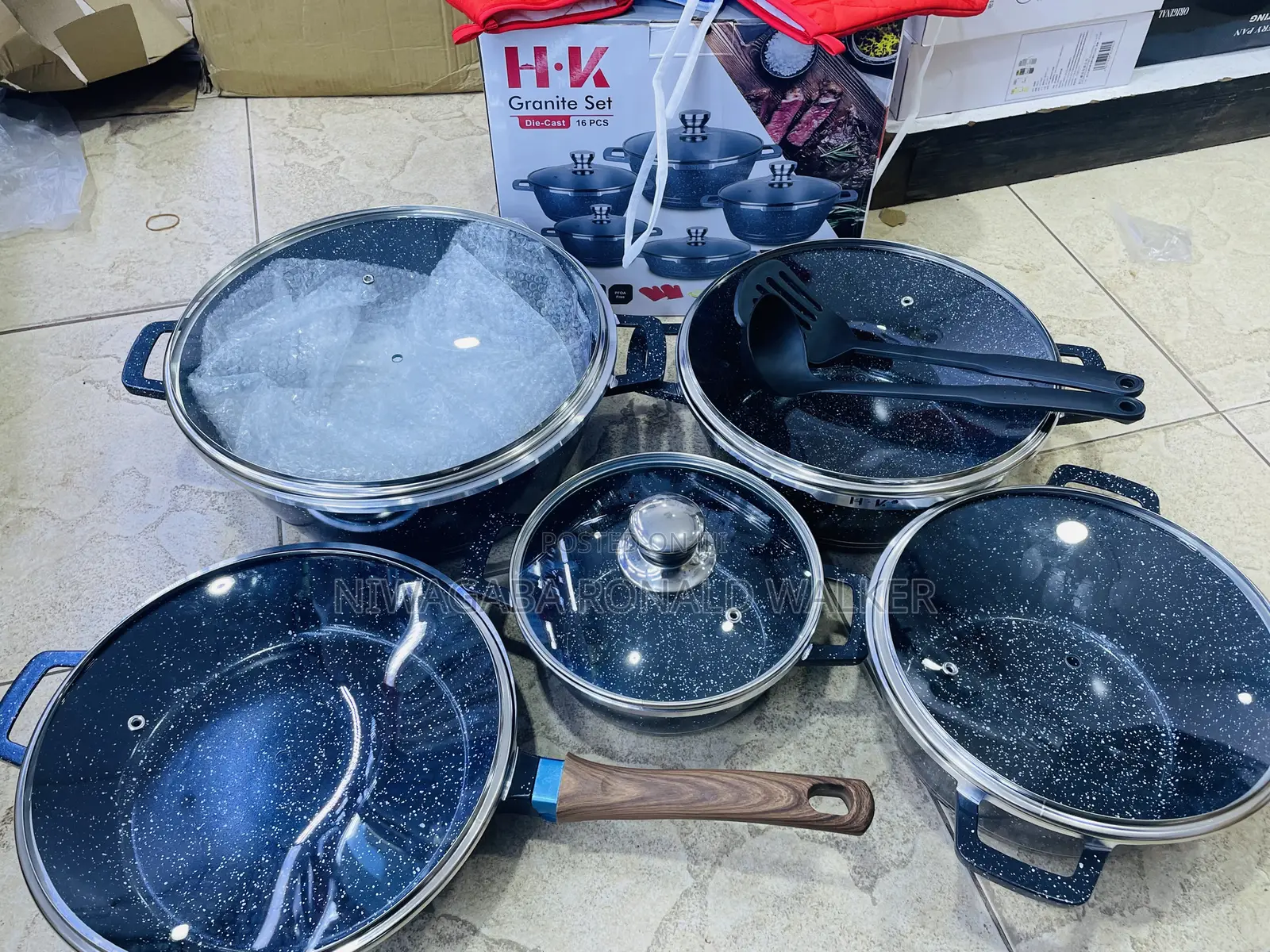 Granite Dish Set With Apron, Cooking Gloves Frying Pan