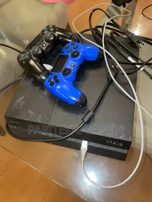 Playstation 4 Slim Chipped , Two Pads,10 Gemes