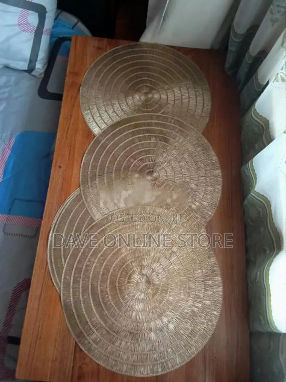 6 Pc Round Golden Table Mat