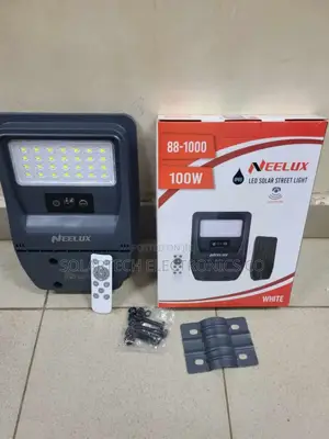 100W Neelux Solar Street Lights