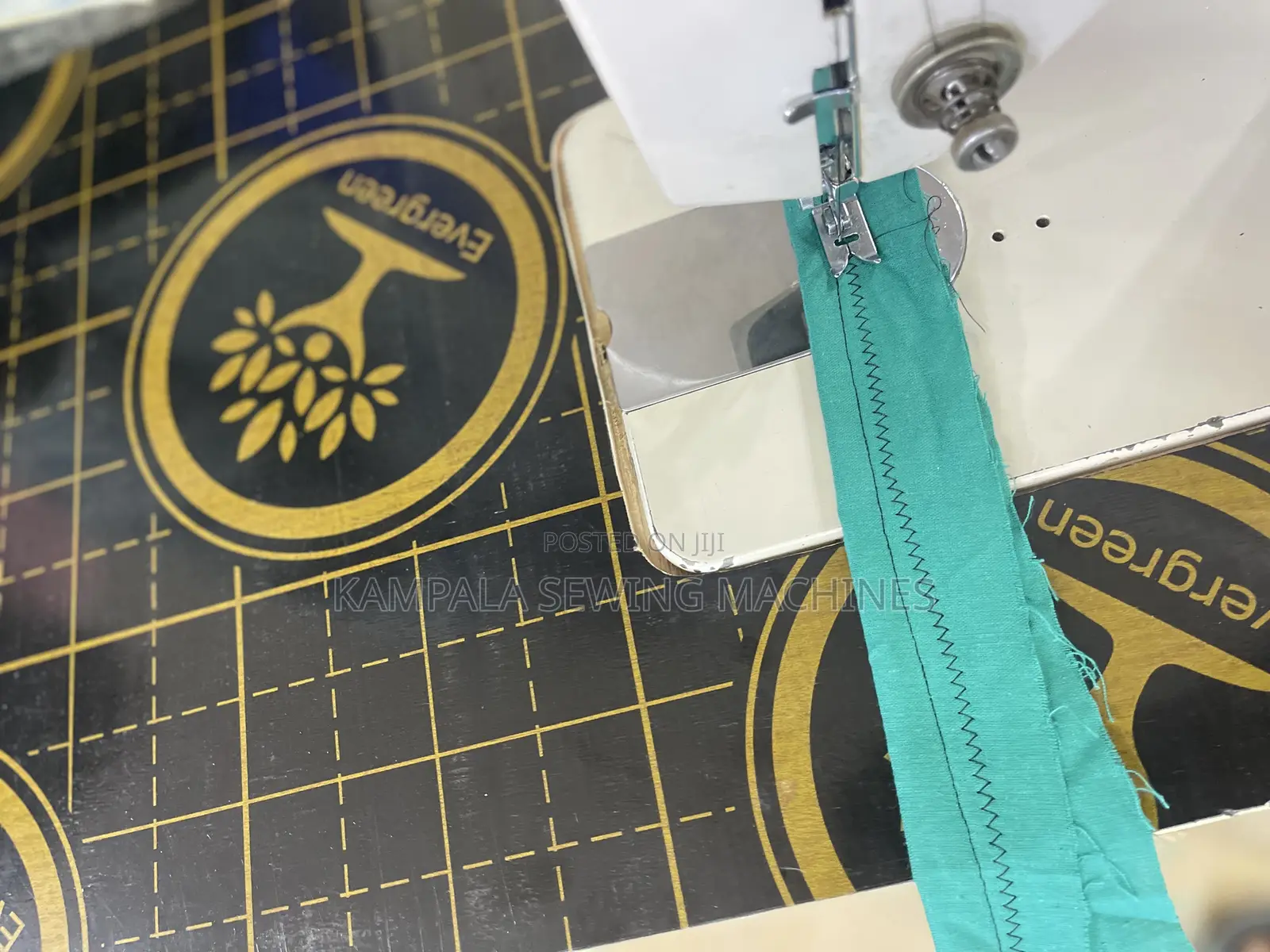 Zigzag Design Sewing 01 Machines With the Stand
