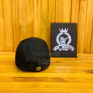 Caps Black.
