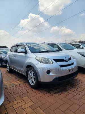 Toyota IST 2010 Silver