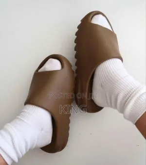 Adidas Yeezy Slide Sandals. Black/Others