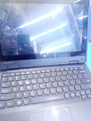 Laptop Lenovo Yoga 11e 4GB Intel Celeron HDD+SSD 500GB