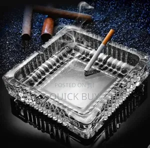 Modern Elegant Crystal Clear Quality Square Glass Ash Tray