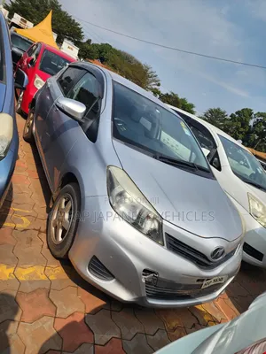 Toyota Vitz 1.0 FWD 5dr 2012 Silver