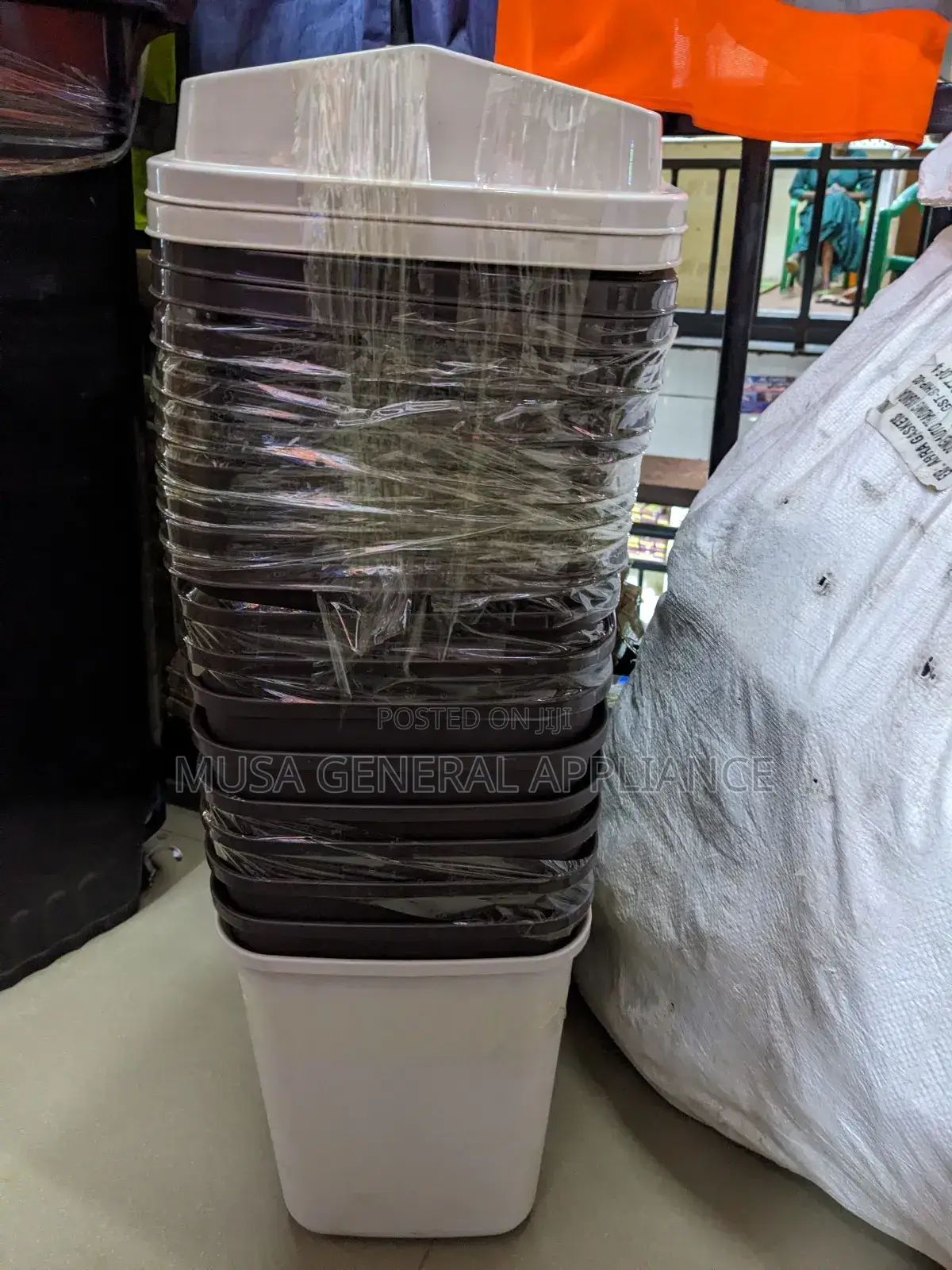 Push Dust Bin