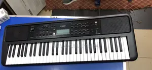 Yamaha PSR E383