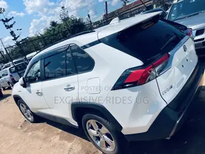 Toyota RAV4 Limited 4dr SUV (2.5L 4cyl 6A) 2018 White