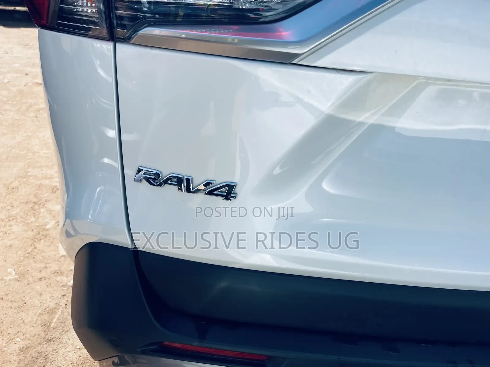 Toyota RAV4 Limited 4dr SUV (2.5L 4cyl 6A) 2018 White